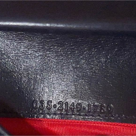 Gucci Black Leather Horseshoe Compact Wallet - Picture 2 of 8